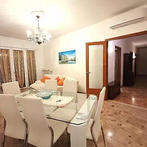 https://laura-apartment-venice-4-p-15-m-to-venice.hotelinveneto.com